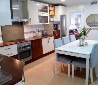 Almeria Apartamento | Espectacular Vivienda Junto a la Playa y Paseo marítimo en Almería