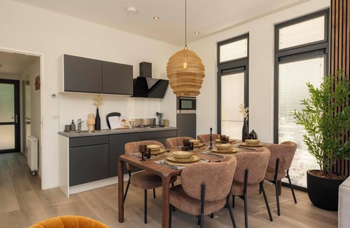 Lieren Casa | Essenburgh: Spacious and stylish home for 6 people with three bedrooms, a modern kitchen, a cozy outdoor space, and a private hot tub for ultimate relaxation. Enjoy luxury and nature in the Veluwe.