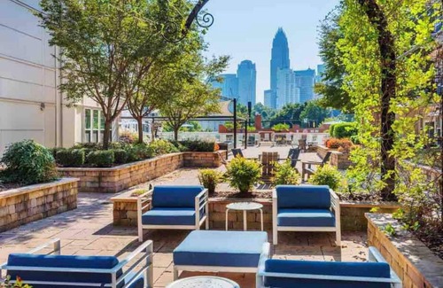 Charlotte Apartamento | *ESSENCE* *UPTOWN* *LUXURY LIVING*