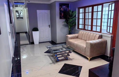 Parow Casa | Essential Lodge23