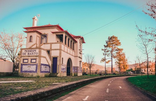 Molares Complejo | Estação Ferroviária de Mondim de Basto