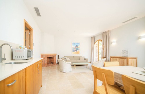 Le Lavandou Casa | Estate nestled in the heights of Le Lavandou with breathtaking sea views.