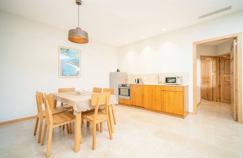 Le Lavandou Casa | Estate nestled in the heights of Le Lavandou with breathtaking sea views.