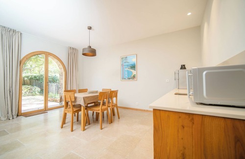 Le Lavandou Casa | Estate nestled in the heights of Le Lavandou with breathtaking sea views.
