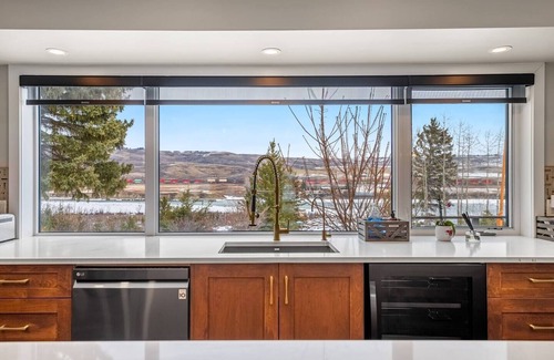 Springbank Casa | Estate on Bow River 25 Min to DT YYC 5BR w AC