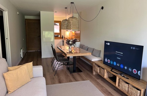 Estavar Apartamento | Estavar I (Bajanda) - Cuatro Habitaciones Casa, Capacidad 8