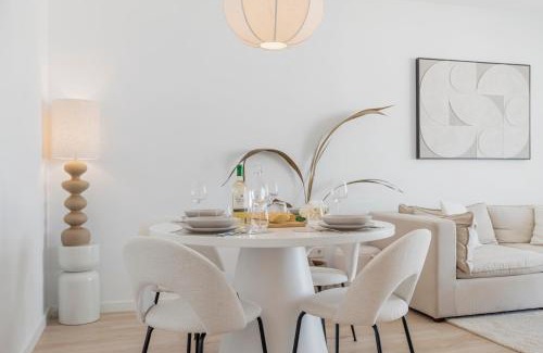 La Gaspara Apartamento | Estepona Beach Getaway 2BR Apartment w Sea View