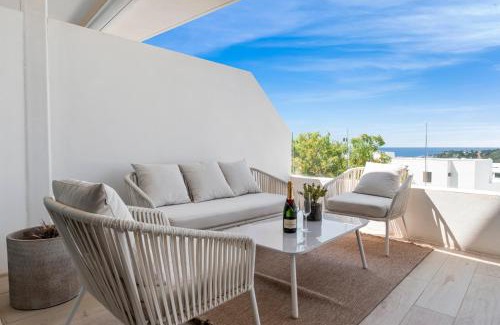 La Gaspara Apartamento | Estepona Beach Getaway 2BR Apartment w Sea View