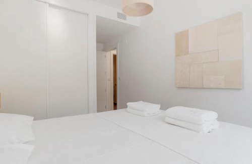 La Gaspara Apartamento | Estepona Beach Getaway 2BR Apartment w Sea View