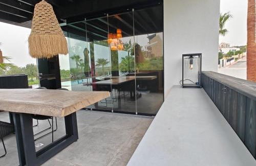 Estepona Casa | Estepona - Sleeps 8 - Pool - Pet Friendly - Garden