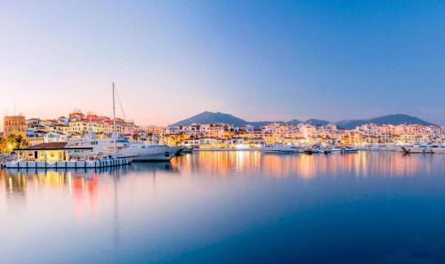 Estepona Casa | Estepona - Sleeps 8 - Pool - Pet Friendly - Garden