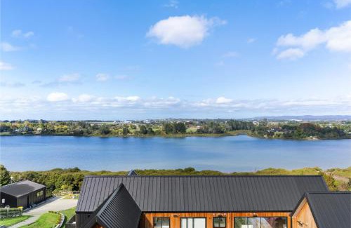Riverhead Casa | Estuary Views - Riverhead Holiday House