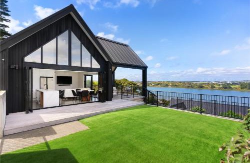 Riverhead Casa | Estuary Views - Riverhead Holiday House