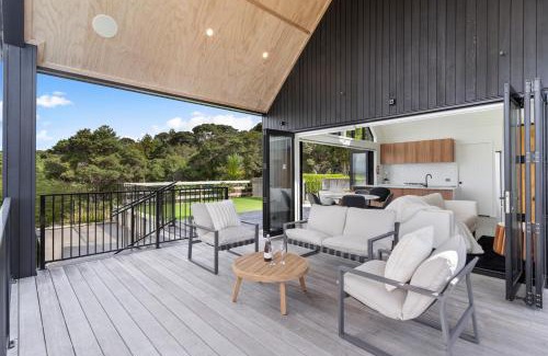 Riverhead Casa | Estuary Views - Riverhead Holiday House