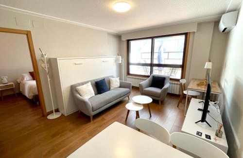 Ourense Apartamento | Estudio céntrico 2 con terraza y parking privado
