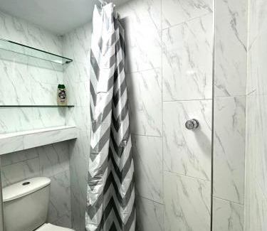 Cali Apartamento | Estudio con buena ubicación y aire acondicionado