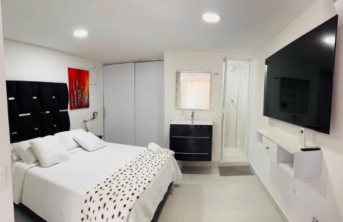 Cali Apartamento | Estudio con buena ubicación y aire acondicionado