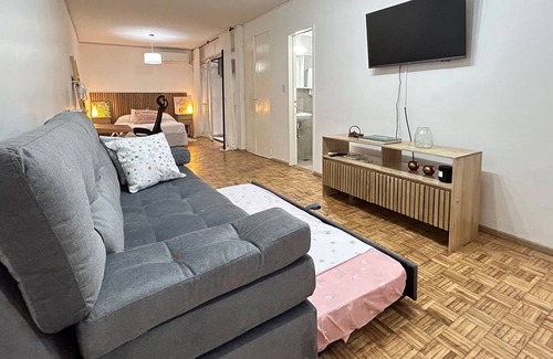 Retiro Apartamento | Estudio con Encanto: Patio Luminoso