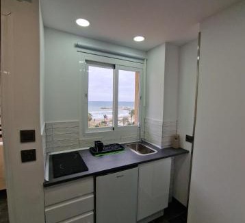 Carihuela Apartamento | ESTUDIO RECIEN REFORMADO EN HOTEL 1 LINEA PLAYa