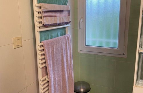 Saint-Andre-de-Cubzac Cama Y Desayuno | Etage de 60m2 à Votre Entière Disposition, Comprenant 3 Chambres, 1 Sdb, WC