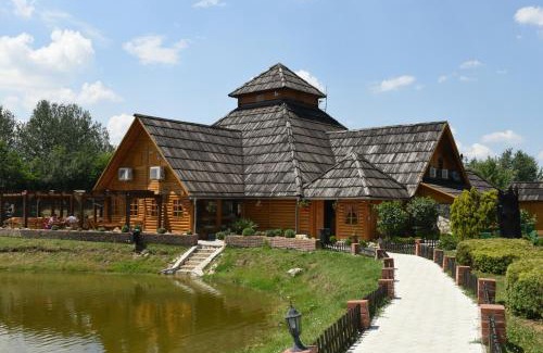 Sumadija Complejo | Etno Selo Moravski Konaci