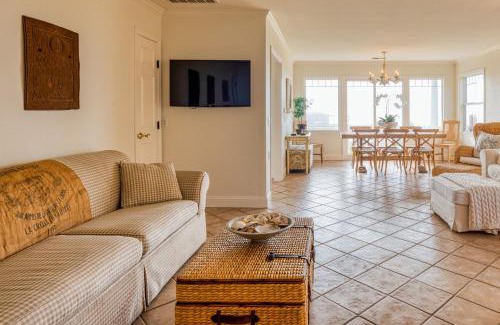 Dillon Beach Casa | Etoile De Mer The Star of the Sea Luxurious Walk to Beach Pool Table, Foosball, Ping Pong VIEWS