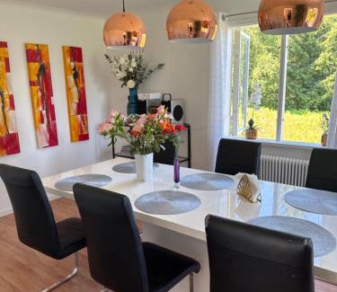 Hudiksvall Casa | Ett hus med 3 sovrum med supersnabba internet fiberanslutningen 1000mb-100mb i Hög, 7 minuter från Hudiksvall