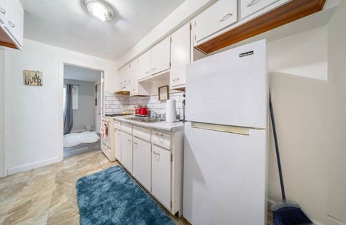 Euclid Casa | Euclid Eclipse 3 BR 1 bath w king bed for up to 7 guests