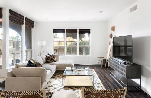 Raskin Estates Casa | Eugie Retreat Professionally designed bohemian dream with pool