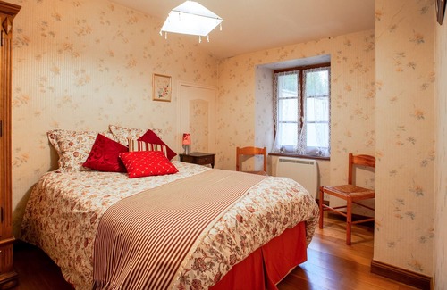 Secondigny Casa | Eulalie - charmante maison avec jardin