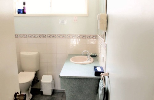 Ballarat East Hotel | Eureka Lodge Motel