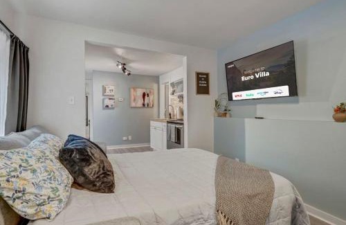 Central Colorado Springs Casa | Euro Villa - Walkable Location Scenic Views