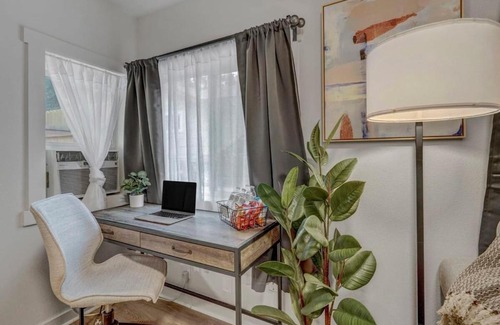 Central Colorado Springs Casa | Euro Villa - Walkable Location Scenic Views
