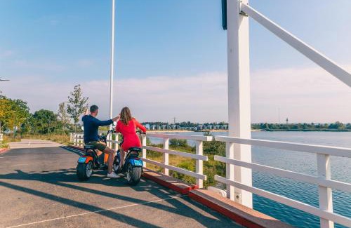 Linden Complejo | EuroParcs De Kraaijenbergse Plassen