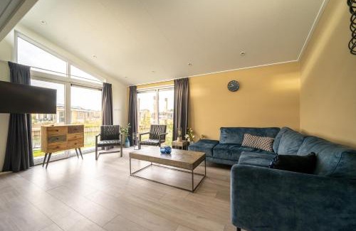 Linden Complejo | EuroParcs De Kraaijenbergse Plassen