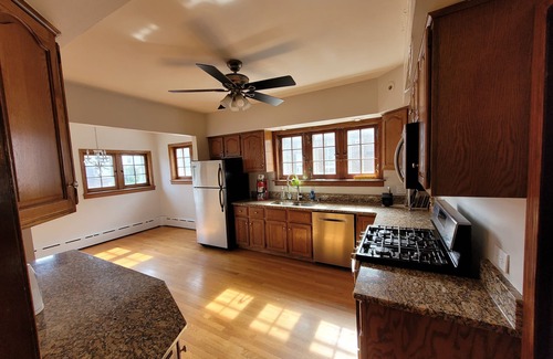 Berwyn Casa | European custom built home with 3 bedrooms near Chicago