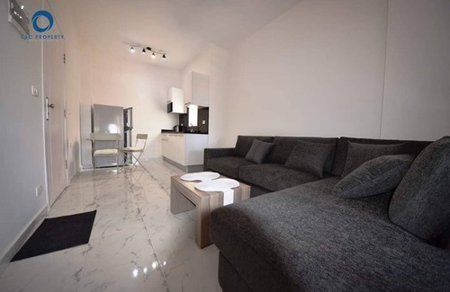 Al Ahyaa Apartamento | Estudio estándar europeo con hermosas vistas al mar y playa privada.