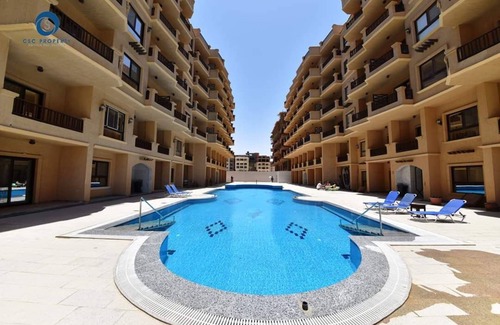 Al Ahyaa Apartamento | Estudio estándar europeo con hermosas vistas al mar y playa privada.