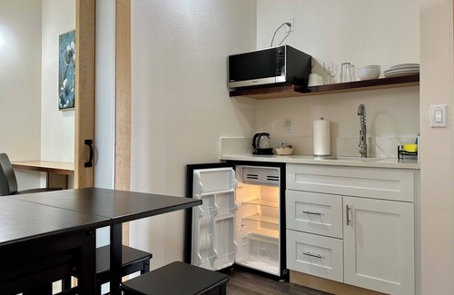 Newberg Cabaña | European Style Cottage in Oregon's Willamette Valley Wine Country - Cottage #1