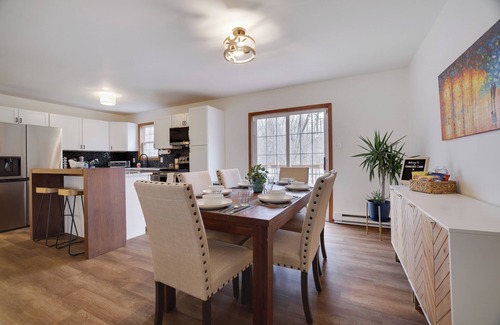 Tobyhanna Cabina | EV Charger, Community Pool, Movie Screen, Close to Most Pocono Attractions