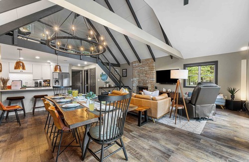 Locust Lake Village Chalet De Esquí | PB&J Chalet - Game Room, 4 Lakes, Sand Beach