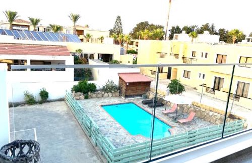 Paphos Apartamento | Ev Zin - Modern, cozy, 1 bed, pool, 2 balconies, A105