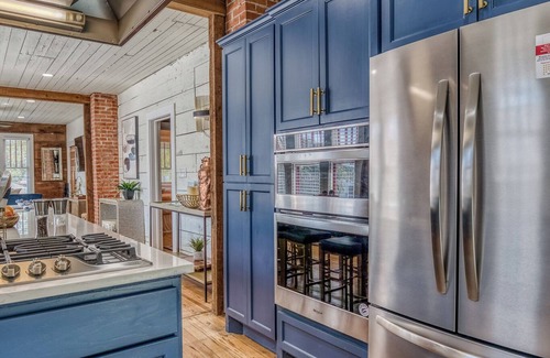 Brenham Casa | Eva on West Alamo