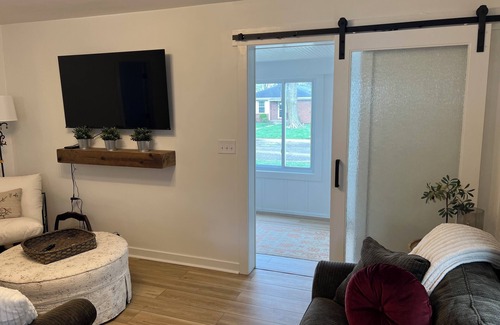Broad Ripple Casa | Evan’s Broad Ripple Bungalow