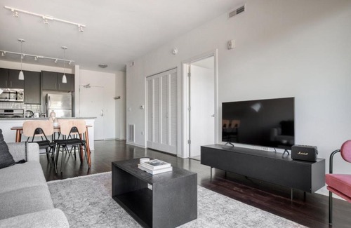Evanston Apartamento | Evanston 1BR w Pool Gym nr Nwestern CHI-702