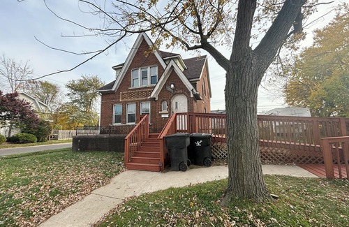 Detroit Condominio | Evanston BnB