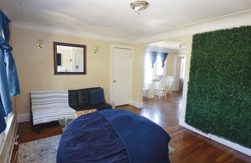 Detroit Condominio | Evanston BnB