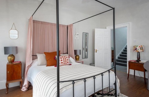 Bath City Centre Casa | Evelyn House Central Bath Contemporary Art Townhouse