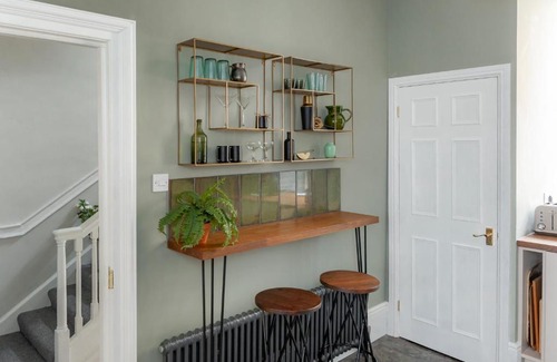 Bath City Centre Casa | Evelyn House Central Bath Contemporary Art Townhouse