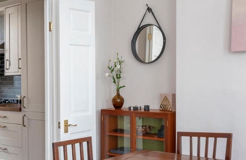 Bath City Centre Casa | Evelyn House Central Bath Contemporary Art Townhouse